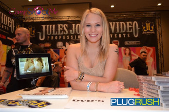 aee-2015-day-1-parties-620